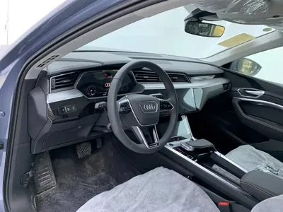 Audi e-tron 2026, 100 км, за 199800 CNY - фото 16