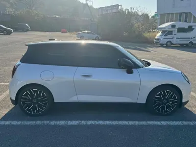 MINI Cooper 2024, 4500 км, за 40000000 KRW - фото 6