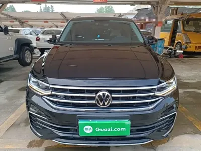 Volkswagen Tiguan L 2025, 9100 км, за 142500 CNY