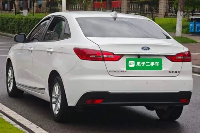 Ford Escort 2019, 102500 км, за 40679.05 CNY