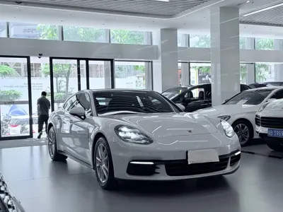 Porsche Panamera 2018, 130000 км, за 335000 CNY