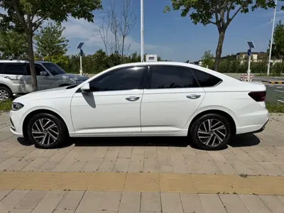 Volkswagen Lavida 2023, 45000 км, за 83800 CNY - фото 5