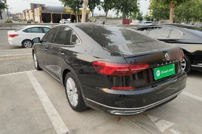 Volkswagen Passat 2019, 77100 км, за 94565.4 CNY