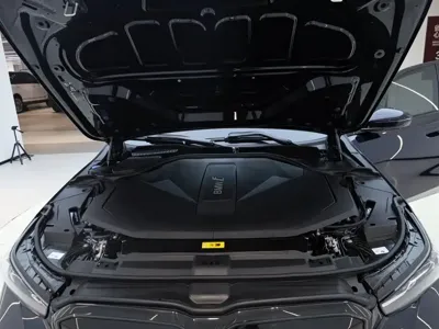 BMW i5 · 2025 год