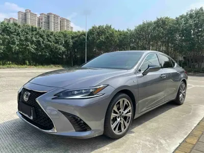 Lexus ES · 2021 год