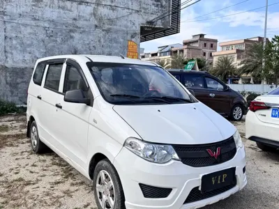 Wuling Hongguang 2016, 100000 км, за 15800 CNY