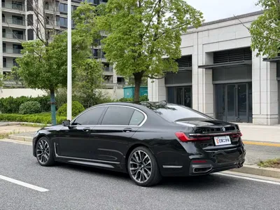 BMW 7 Series 2021, 64000 км, за 335000 CNY