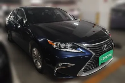 Lexus ES 2015, 130200 км, за 100046.87 CNY