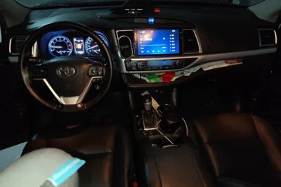 Toyota Highlander 2018, 175100 км, за 120997.06 CNY - фото 9