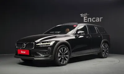 Volvo V60 · 2023 год