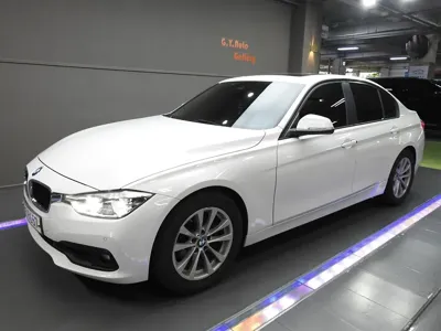 BMW 3-Series · 2017 год