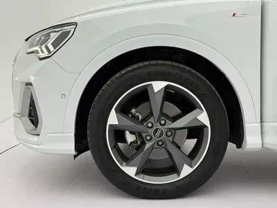 Audi Q3 2025, 35000 км, за 192800 CNY - фото 21