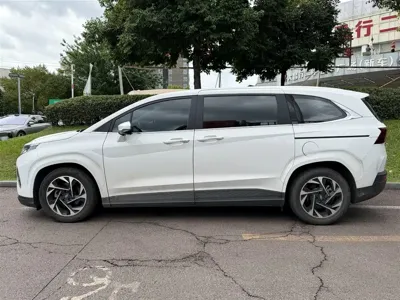 Hyundai Custo 2023, 66000 км, за 93800 CNY