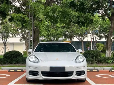 Porsche Panamera 2015, 110000 км, за 178000 CNY