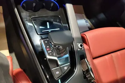 Audi A4L 2025, 6000 км, за 201653.25 CNY