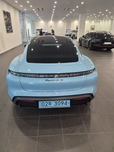 Porsche Taycan 2023, 21333 км, за 145000000 KRW