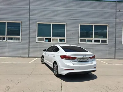 Hyundai Avante 2018, 95000 км, за 9500000 KRW