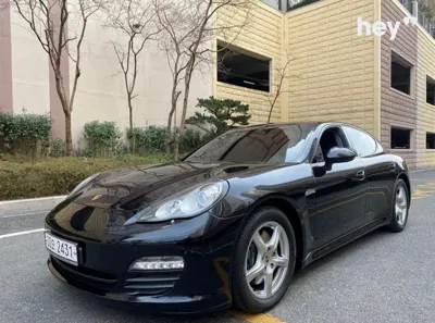 Porsche Panamera · 2011 год