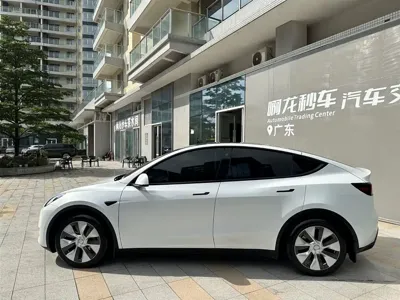 Tesla Model Y 2023, 61400 км, за 175799 CNY