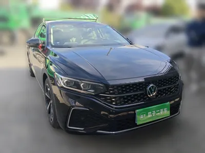 Volkswagen Passat 2023, 31200 км, за 138841.72 CNY