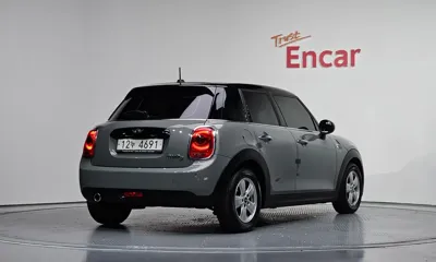MINI Cooper 2018, 45700 км, за 12300000 KRW