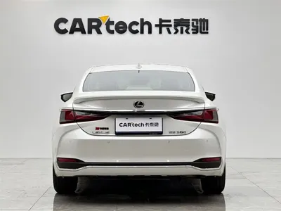 Lexus ES 2024, 27000 км, за 188200 CNY