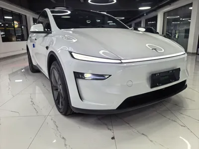 Tesla Model Y 2026, 100 км, за 284794.13 CNY