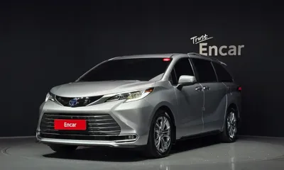 Toyota Sienna · 2023 год