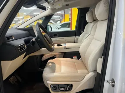 Li Auto Li MEGA 2025, 8000 км, за 489799 CNY