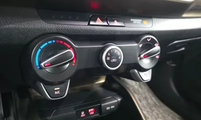 Kia Stonic 2018, 68270 км, за 10800000 KRW - фото 16