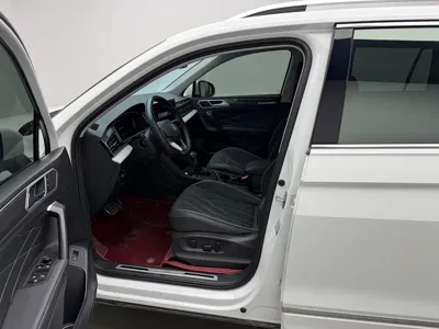Volkswagen Tiguan L 2023, 18100 км, за 125800 CNY - фото 17