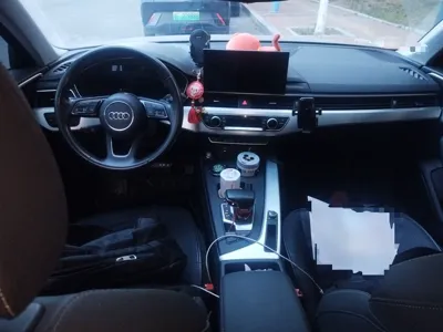 Audi A4L 2020, 92500 км, за 134792.69 CNY