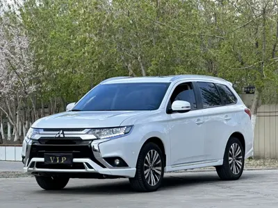 Mitsubishi Outlander · 2022 год
