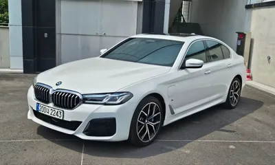 BMW 5-Series · 2021 год