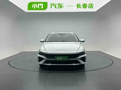 Hyundai Elantra 2023, 16000 км, за 95000 CNY