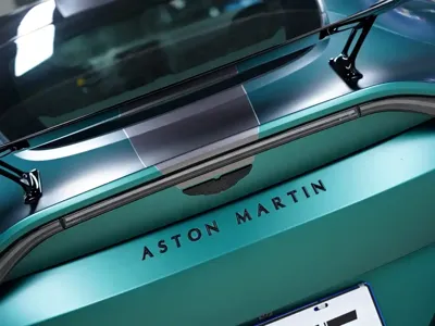 Aston Martin V8 Vantage 2024, 14100 км, за 1358000 CNY - фото 8