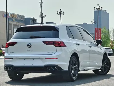Volkswagen Golf 2024, 16000 км, за 108000 CNY