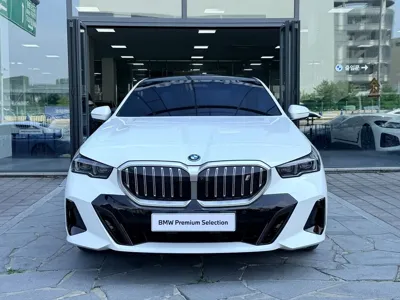BMW i5 2025, 4566 км, за 74000000 KRW