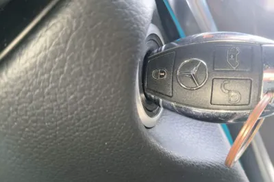 Mercedes-Benz V-Class 2021, 32400 км, за 301189.18 CNY - фото 9