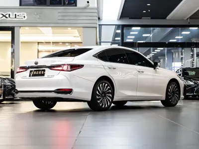 Lexus ES 2024, 39600 км, за 219600 CNY