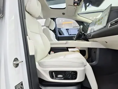 Li Auto Li MEGA 2025, 15000 км, за 497900 CNY - фото 8