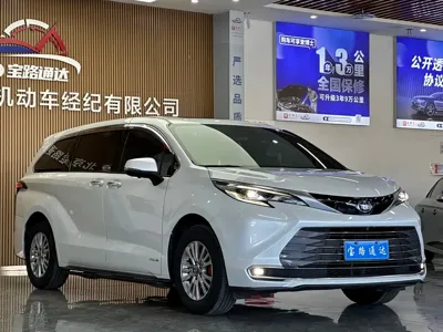 Toyota Sienna 2022, 51000 км, за 215000 CNY