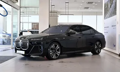 BMW i7 · 2025 год