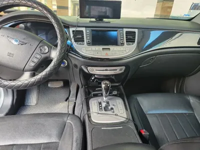 Hyundai Genesis · 2012 год