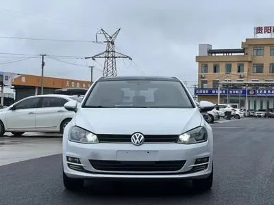 Volkswagen Golf 2016, 90000 км, за 33500 CNY
