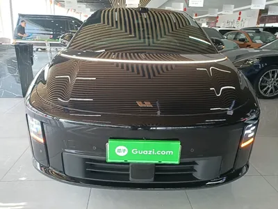 Li Auto Li Auto i6 2025, 10000 км, за 248880.45 CNY
