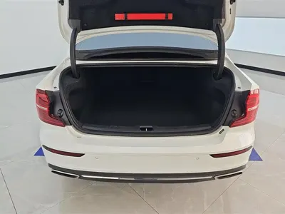 Volvo S60 2020, 88600 км, за 98600 CNY