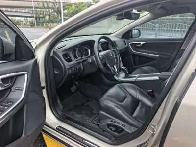 Volvo V60 2018, 108000 км, за 61800 CNY