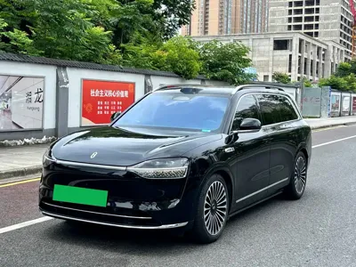 AITO 问界 AITO M9 · 2025 год