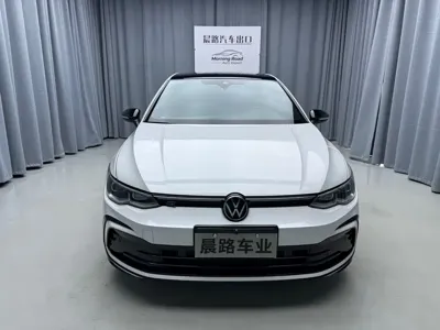 Volkswagen Golf 2022, 38300 км, за 143800 CNY